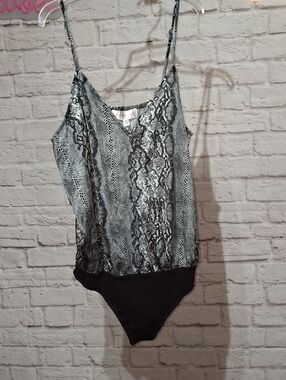 Rampage Black & Gray Snake-Print Satin Bodysuit